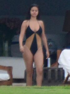 Selena Gomez Sexy One-Piece Swimsuit Paparazzi Set Leaked