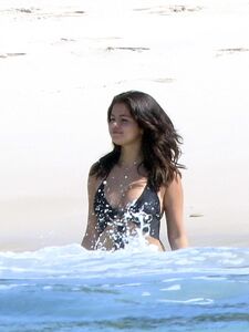 Selena Gomez Sexy One-Piece Swimsuit Paparazzi Set Leaked