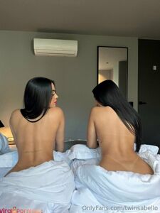 Gemelas Abello Aka Twins Bella Nude Curvy Boobs And Booty Onlyfans Leaks Photos
