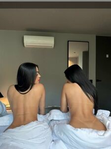 Gemelas Abello Aka Twins Bella Nude Curvy Boobs And Booty Onlyfans Leaks Photos
