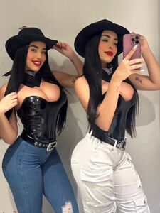 Gemelas Abello Aka Twins Bella Nude Curvy Boobs And Booty Onlyfans Leaks Photos