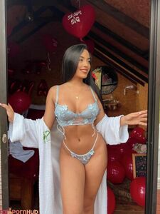 Gemelas Abello Aka Twins Bella Nude Curvy Boobs And Booty Onlyfans Leaks Photos