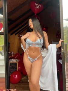 Gemelas Abello Aka Twins Bella Nude Curvy Boobs And Booty Onlyfans Leaks Photos