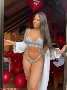 Gemelas Abello Aka Twins Bella Nude Curvy Boobs And Booty Onlyfans Leaks Photos