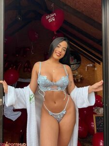 Gemelas Abello Aka Twins Bella Nude Curvy Boobs And Booty Onlyfans Leaks Photos