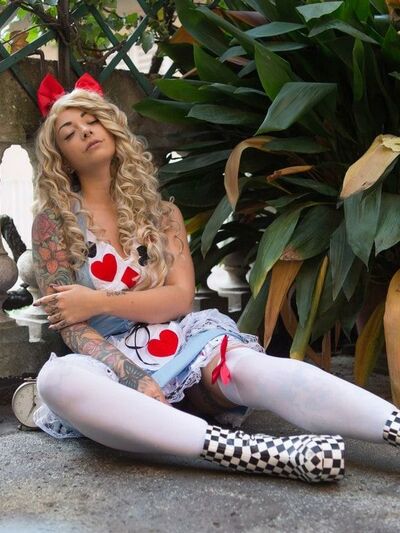 Alice by alerosebunny (57 pictures)