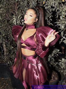 Ariana Grande Nude Leaks