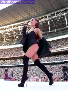 Ariana Grande Nude Leaks