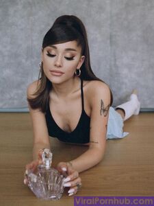 Ariana Grande Nude Leaks
