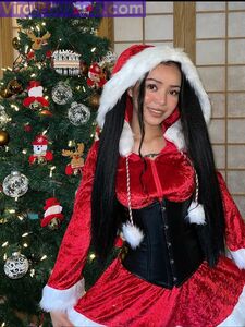 Bella Poarch Cute Christmas Pics 
