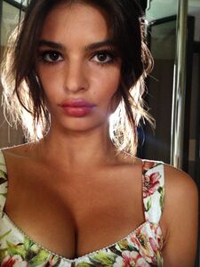 Super Model Emily Ratajkowski Nude Leaks