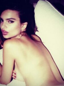 Super Model Emily Ratajkowski Nude Leaks