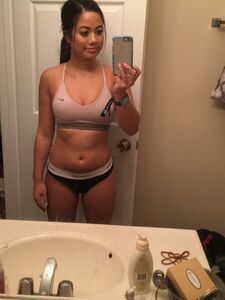 Super Hot Beautician Carly Bay Private Nudes Leaked