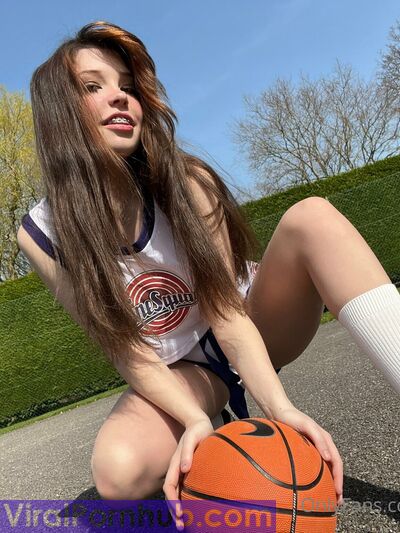 Belle Delphine - new leaks mega (34 Pictures & 1 Videos)